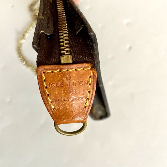 Authentic Louis Vuitton monogram wristlet pouch/ crossbody bag . - Picture 7 of 16